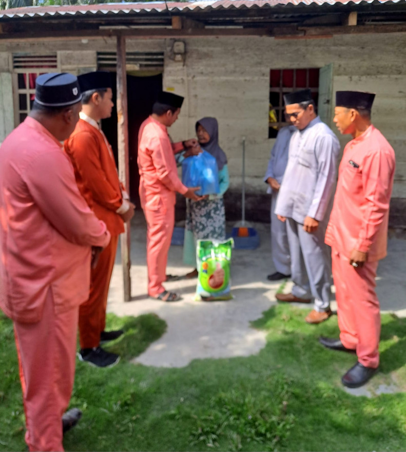 Rutinitas Berbagi Setiap Jumat di Desa Tandan Sari, JUM'AT BERKAH