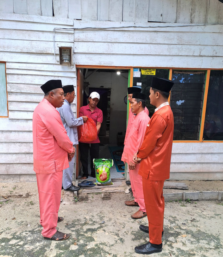 RUTINITAS BERBAGI SETIAP JUM'AT DESA TANDAN SARI, JUM'AT BERKAH